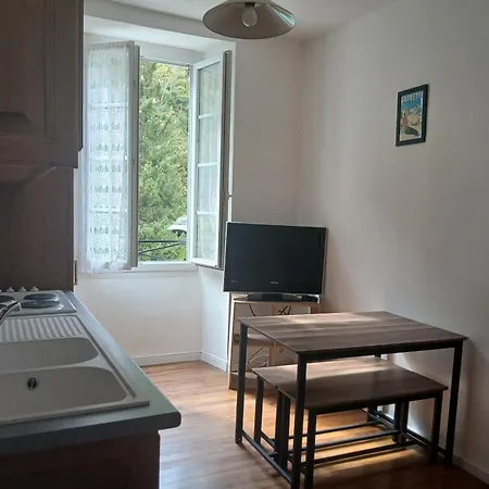 Les Sorbiers Apartment *
